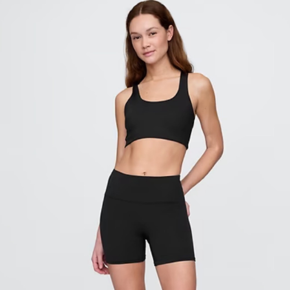 NWOT GAP Women's Black Athletic Biker Shorts 5”